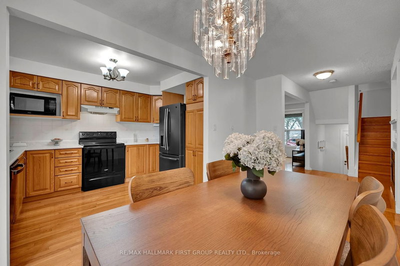 963 Renfrew Crt photo 4