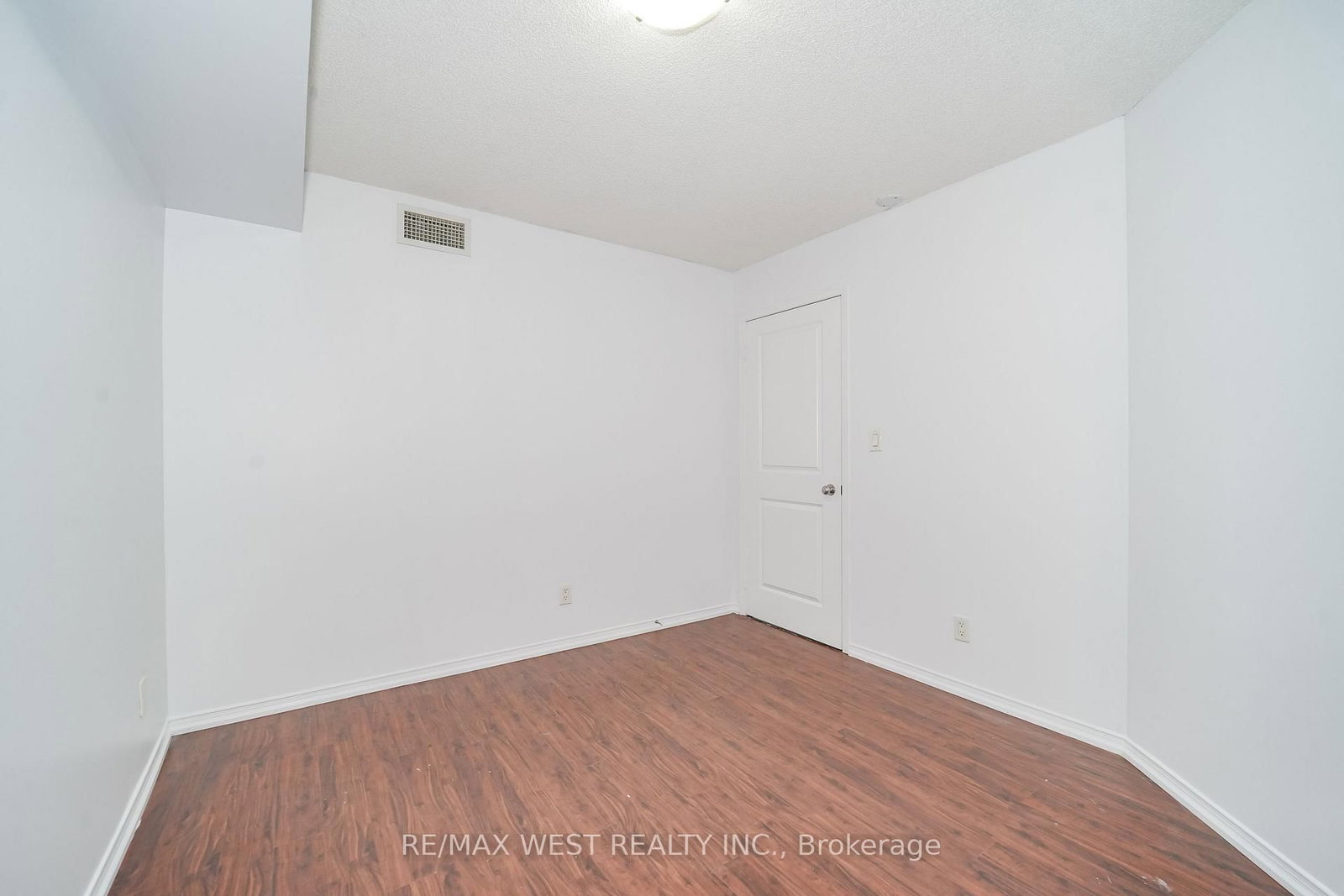 8 Rosebank Drive • #15G • Toronto, ON photo 6