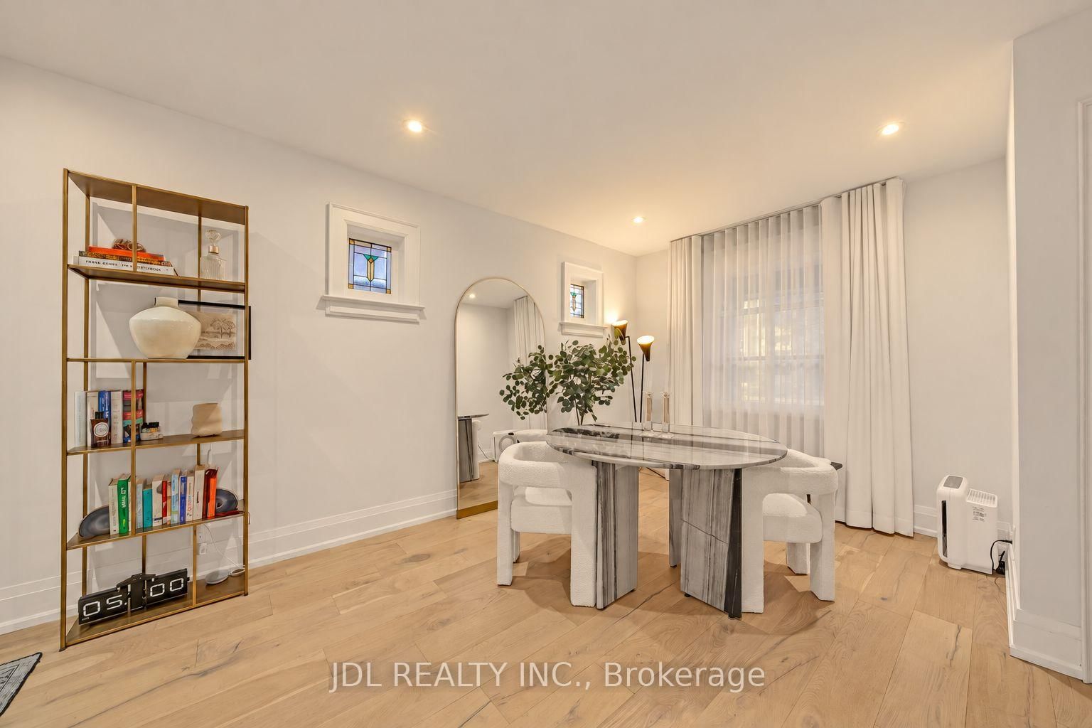 379 Scarborough Road • Toronto, ON photo 10