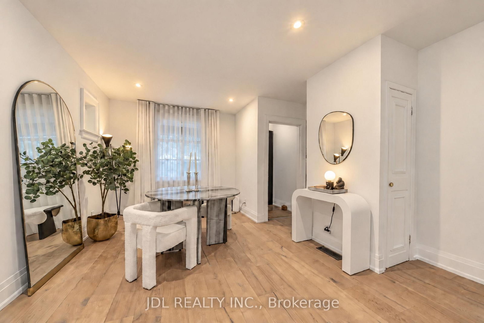 379 Scarborough Road • Toronto, ON photo 11