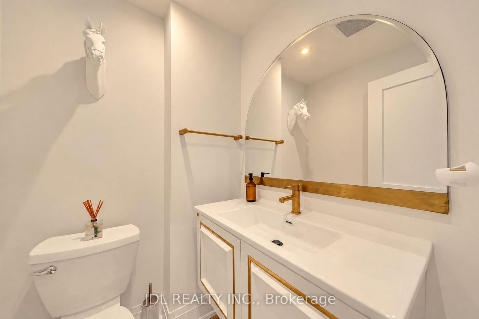 379 Scarborough Road • Toronto, ON photo 18