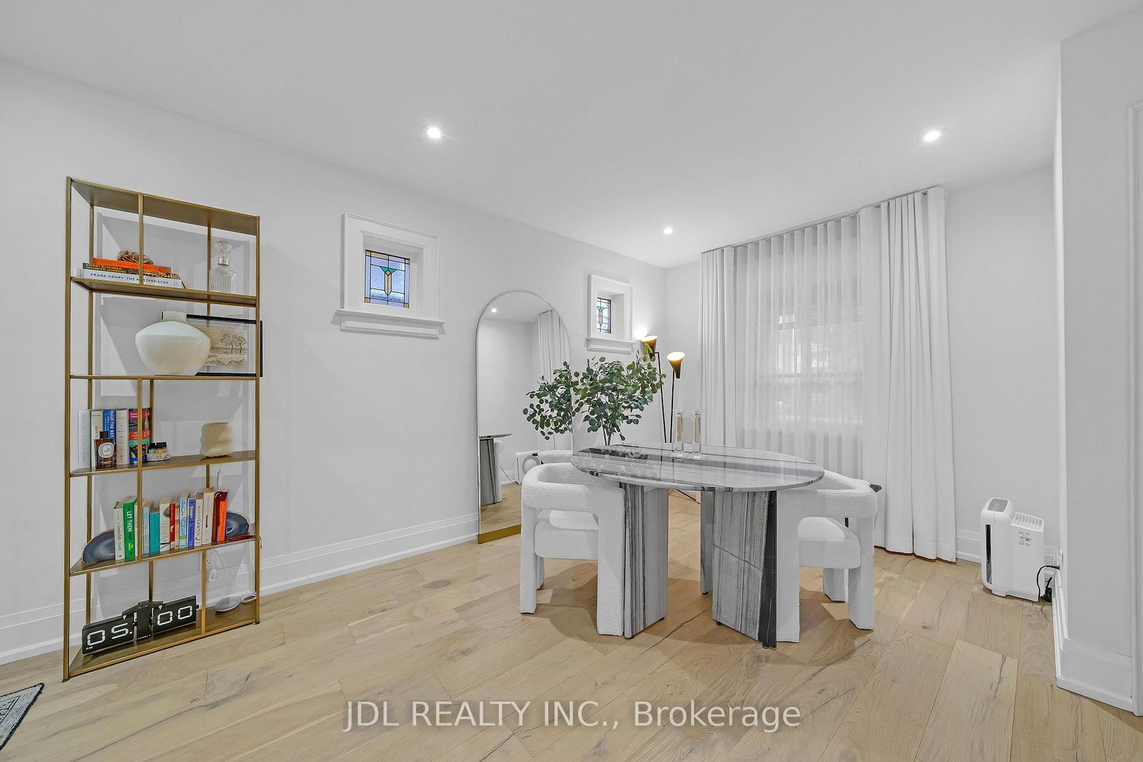 379 Scarborough Road • Toronto, ON photo 7