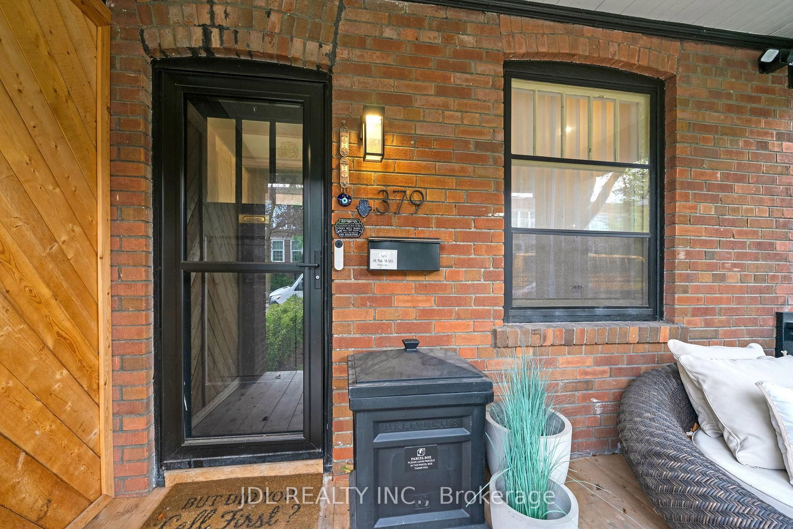 379 Scarborough Road • Toronto, ON photo 8
