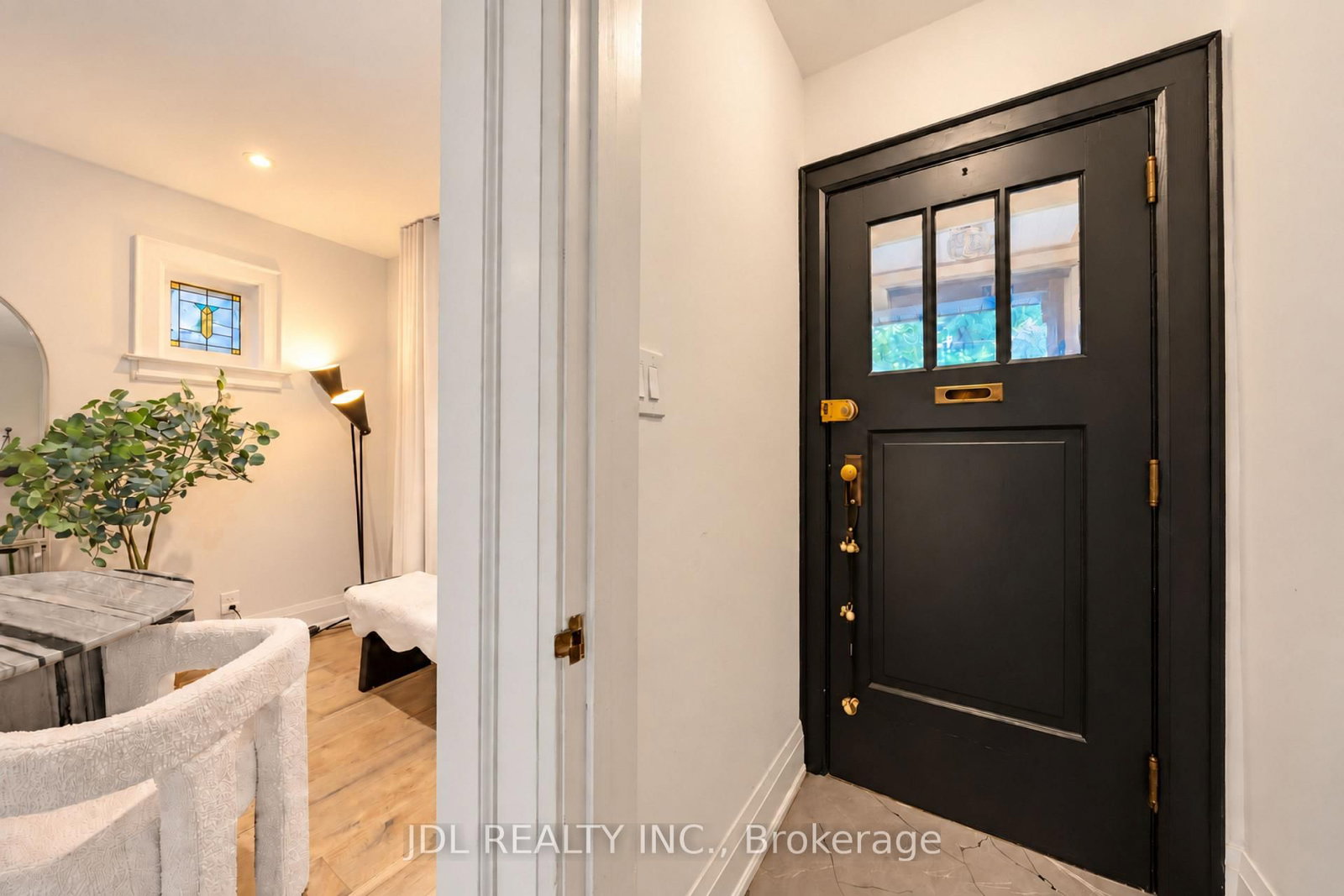 379 Scarborough Road • Toronto, ON photo 9