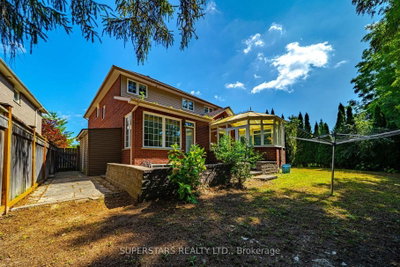 10 Thistledown Crescent • Whitby, ON photo 8