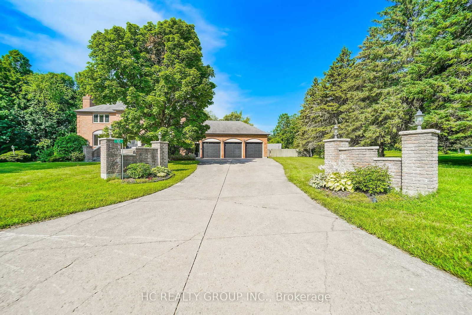 12 Bunting Court • Ajax, ON photo 4