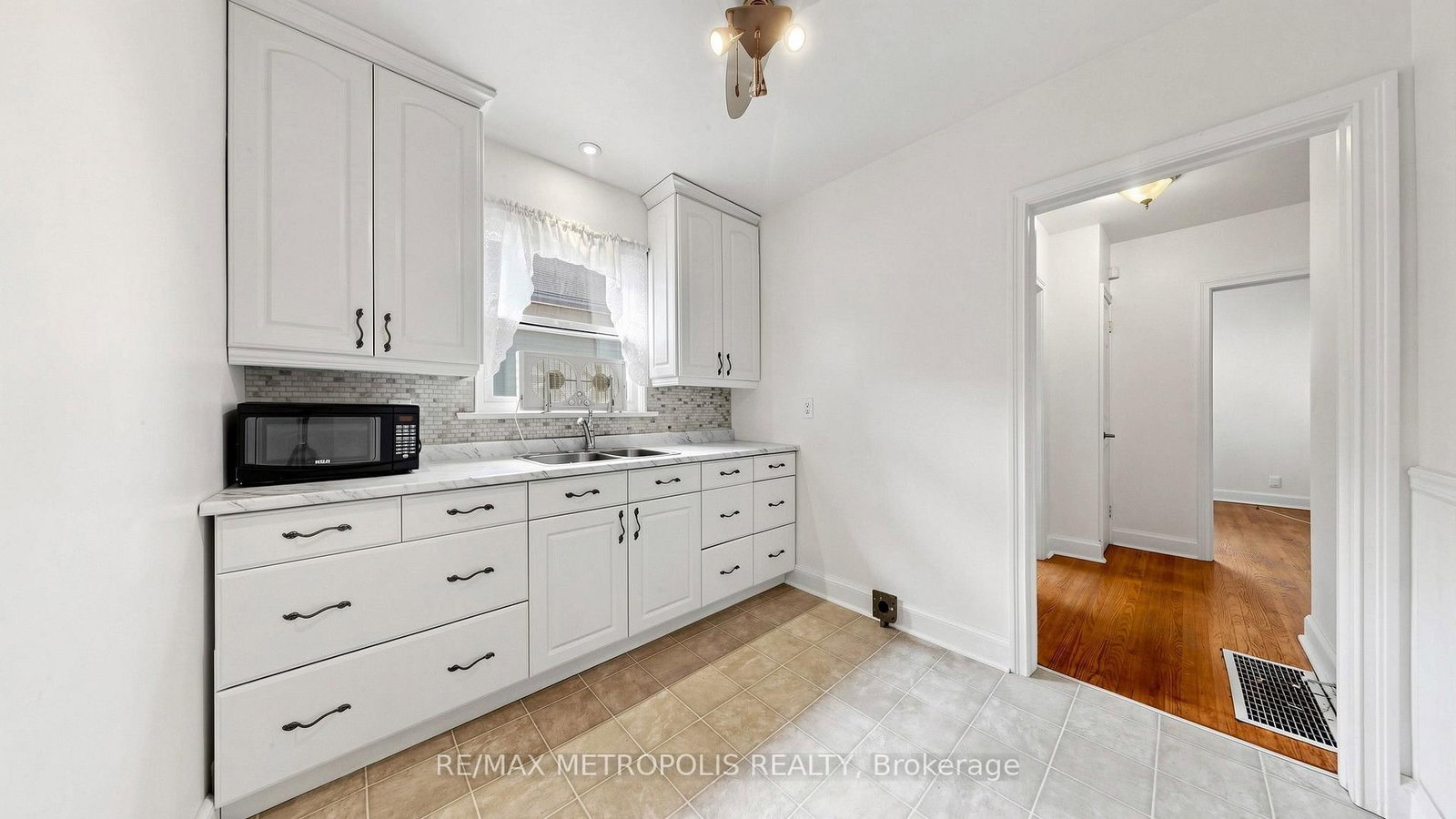 10 Davidson Avenue • Toronto, ON photo 12