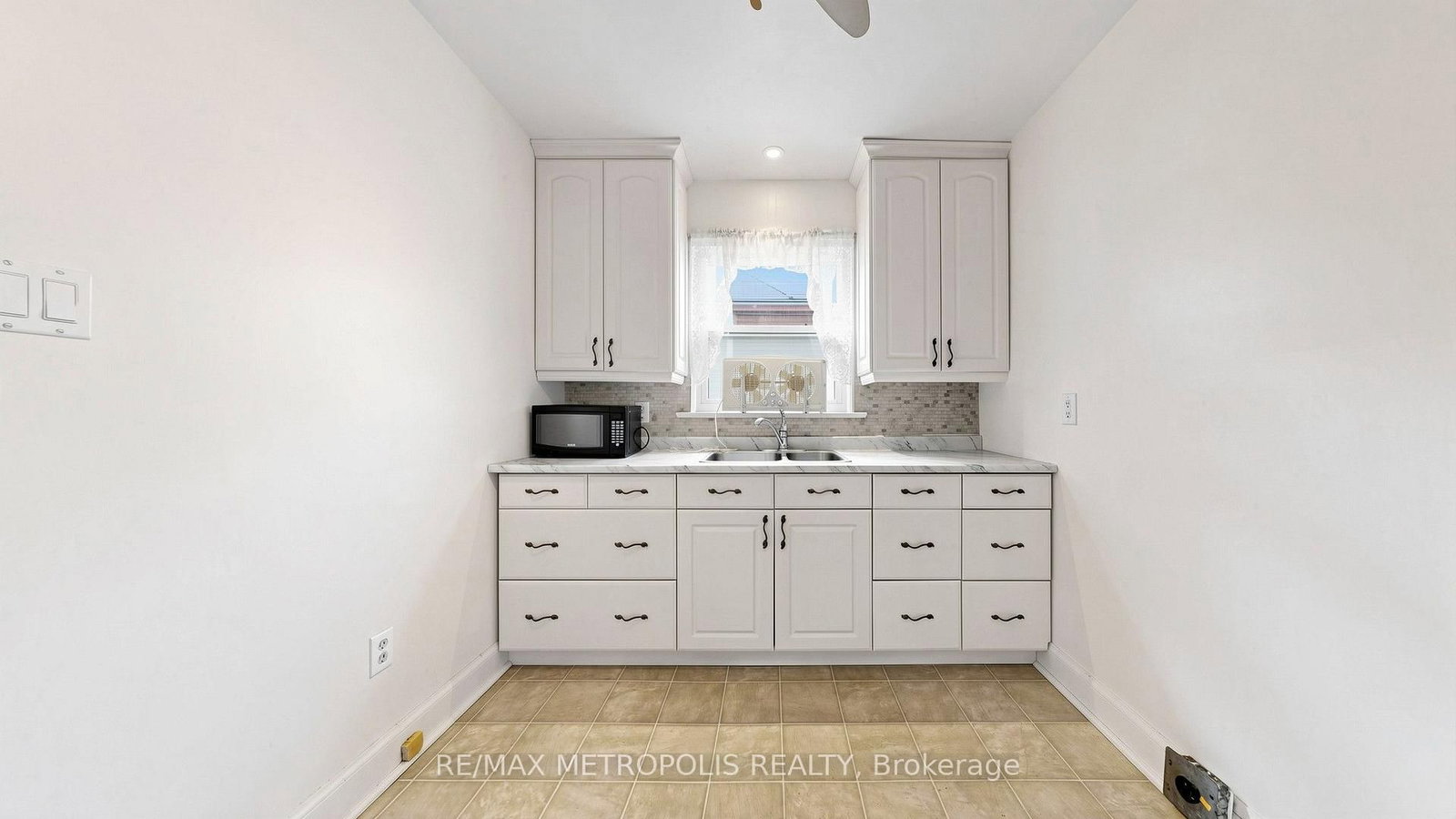 10 Davidson Avenue • Toronto, ON photo 13