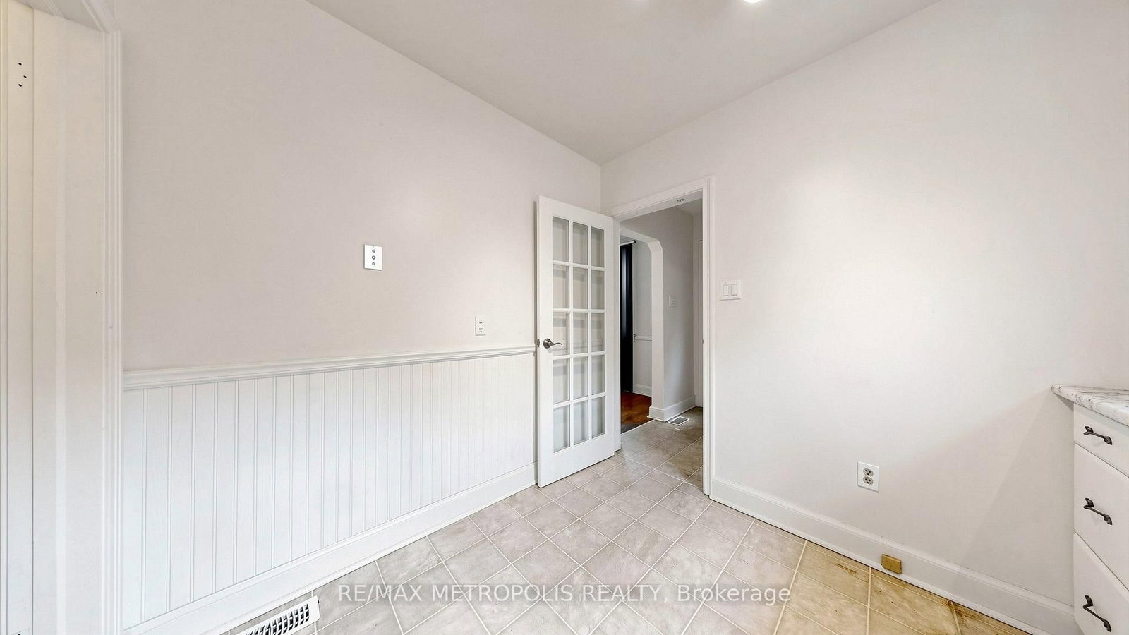 10 Davidson Avenue • Toronto, ON photo 15