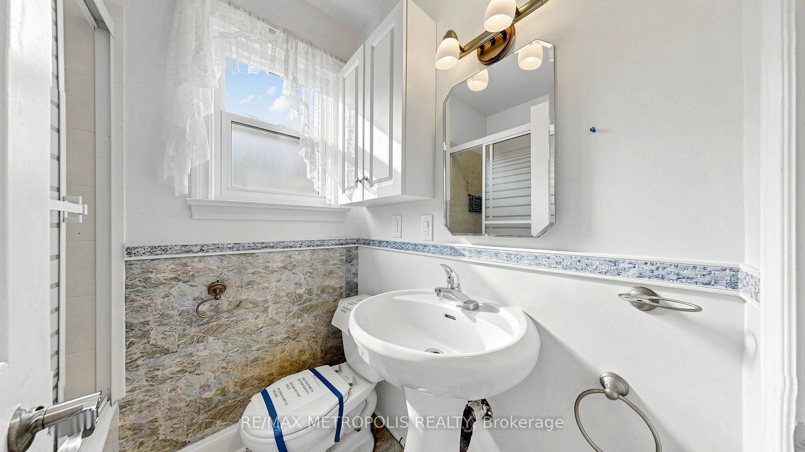 10 Davidson Avenue • Toronto, ON photo 16