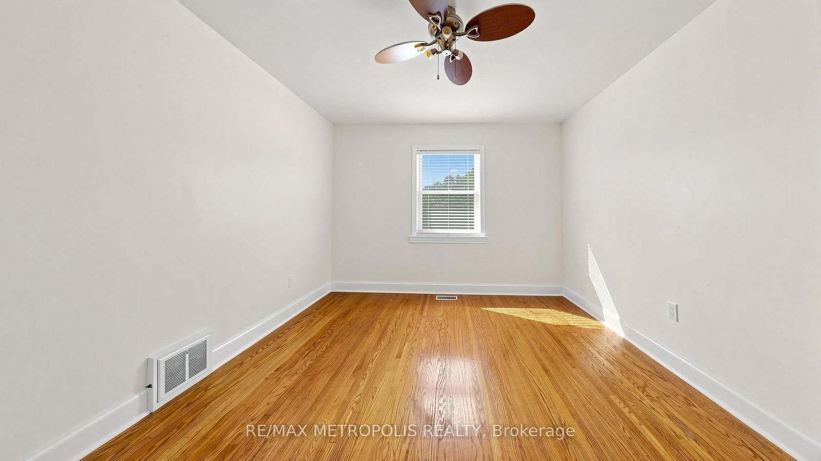 10 Davidson Avenue • Toronto, ON photo 22