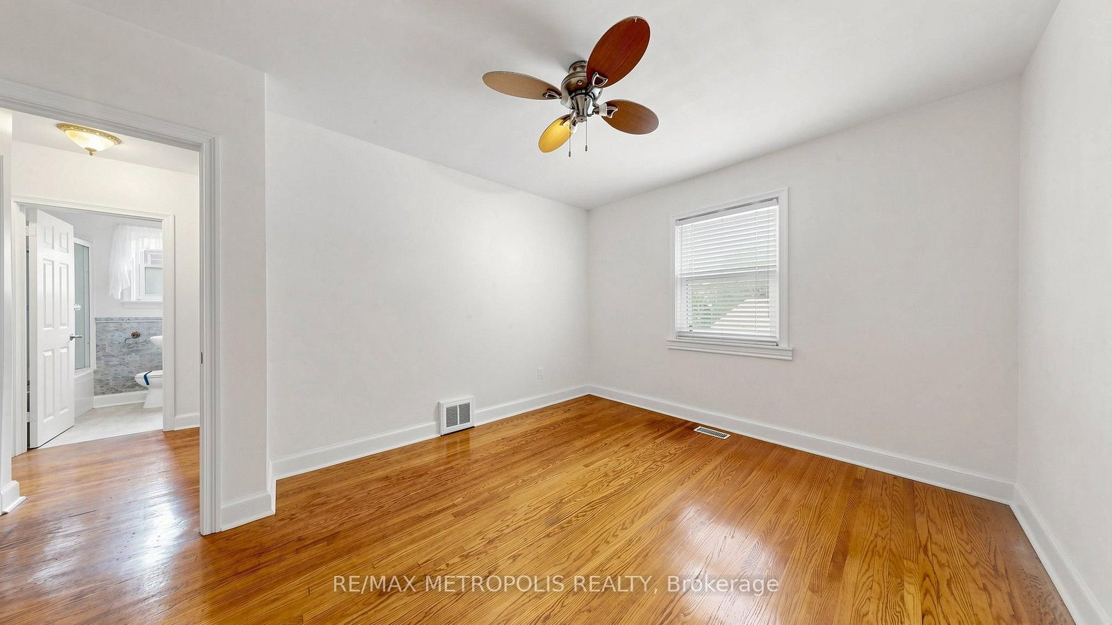 10 Davidson Avenue • Toronto, ON photo 23