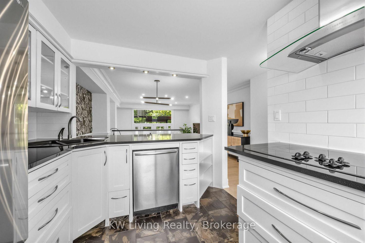 155 Woodbine Avenue • #TH7 • Toronto, ON photo 5
