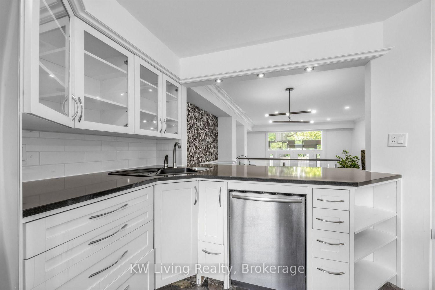 155 Woodbine Avenue • #TH7 • Toronto, ON photo 6
