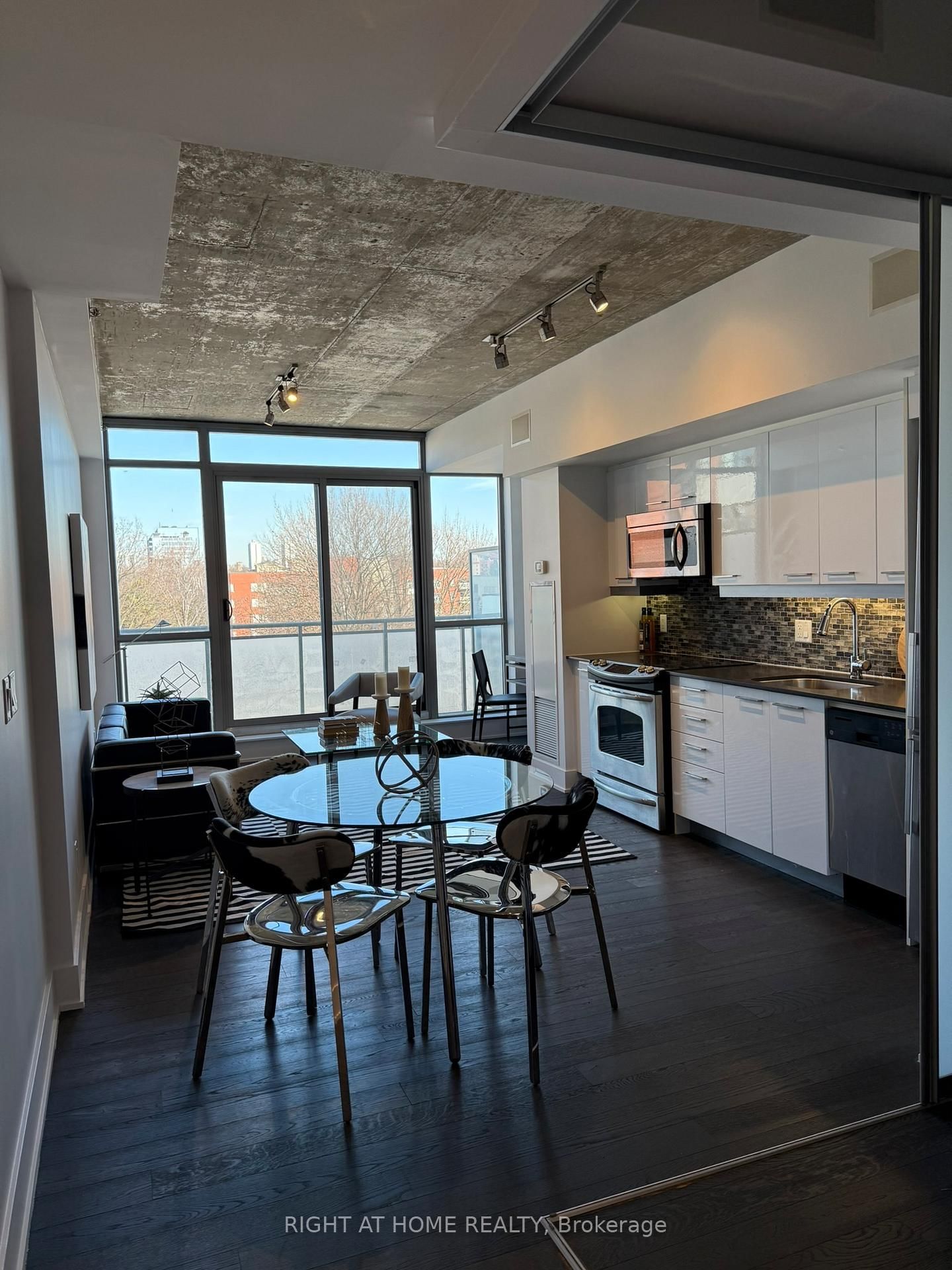 630 Queen Street E • #407 • Toronto, ON photo 14