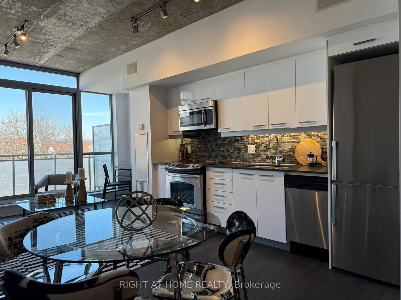 630 Queen Street E • #407 • Toronto, ON photo 16