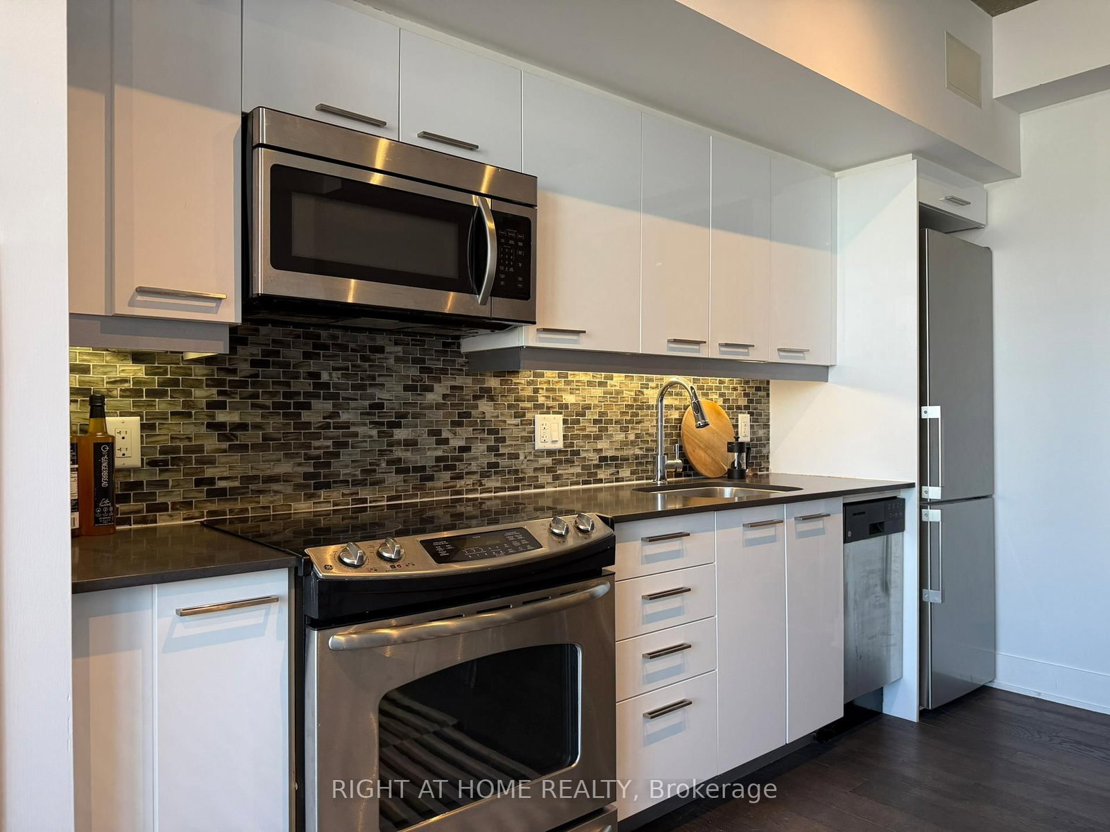 630 Queen Street E • #407 • Toronto, ON photo 19