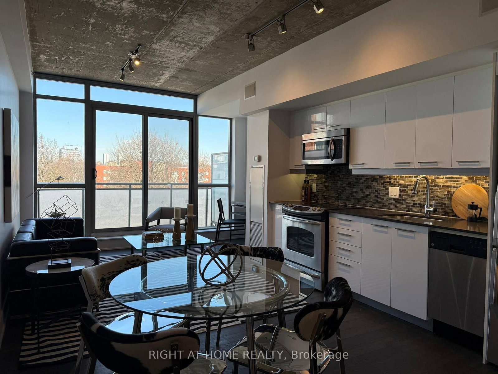 630 Queen Street E • #407 • Toronto, ON photo 24