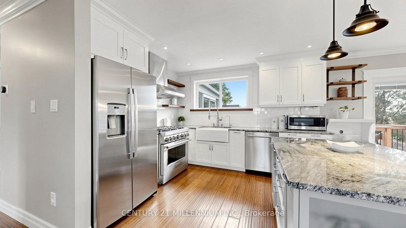 938 Greenwood Crescent