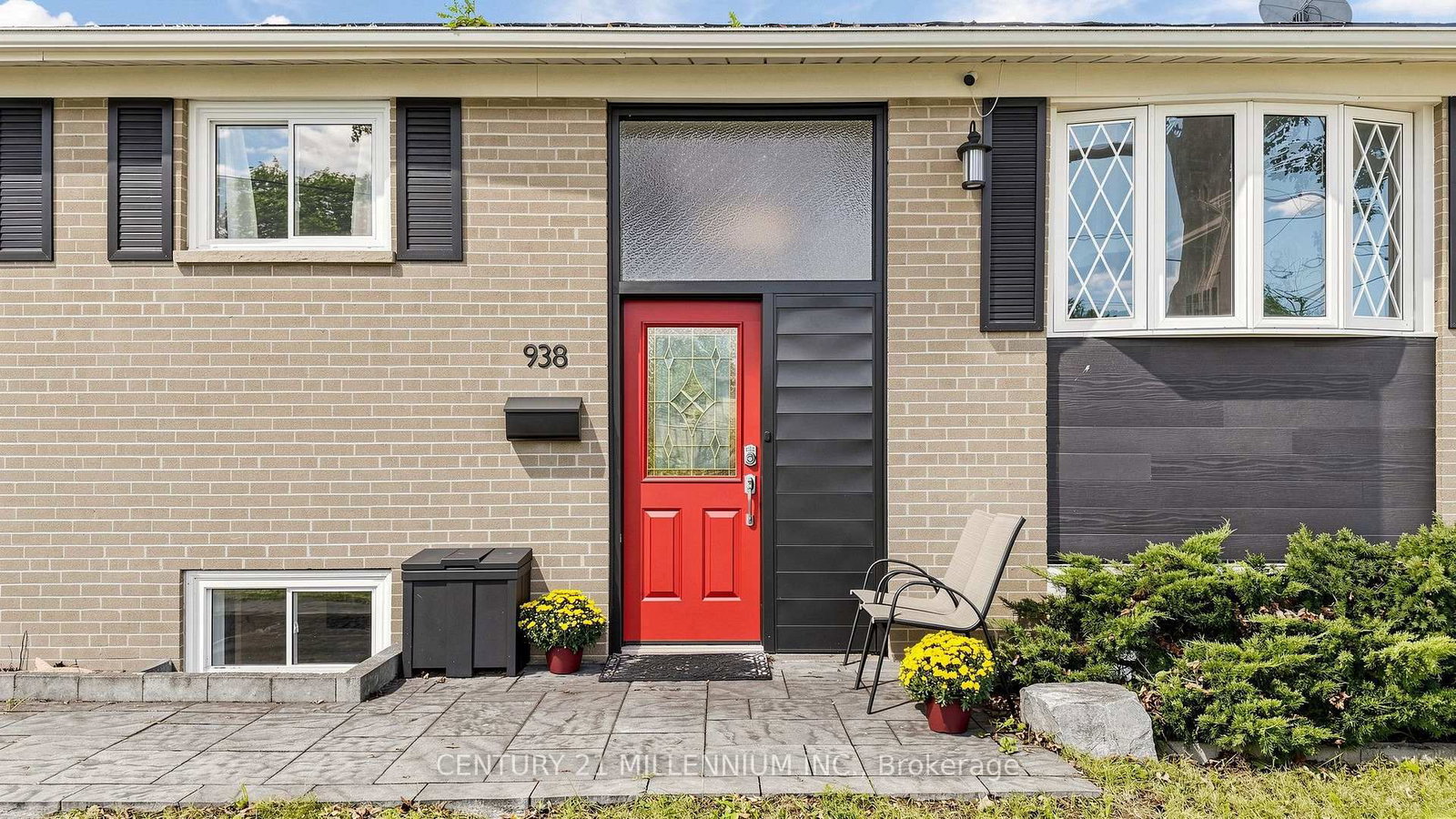 938 Greenwood Crescent • Whitby, ON photo 9