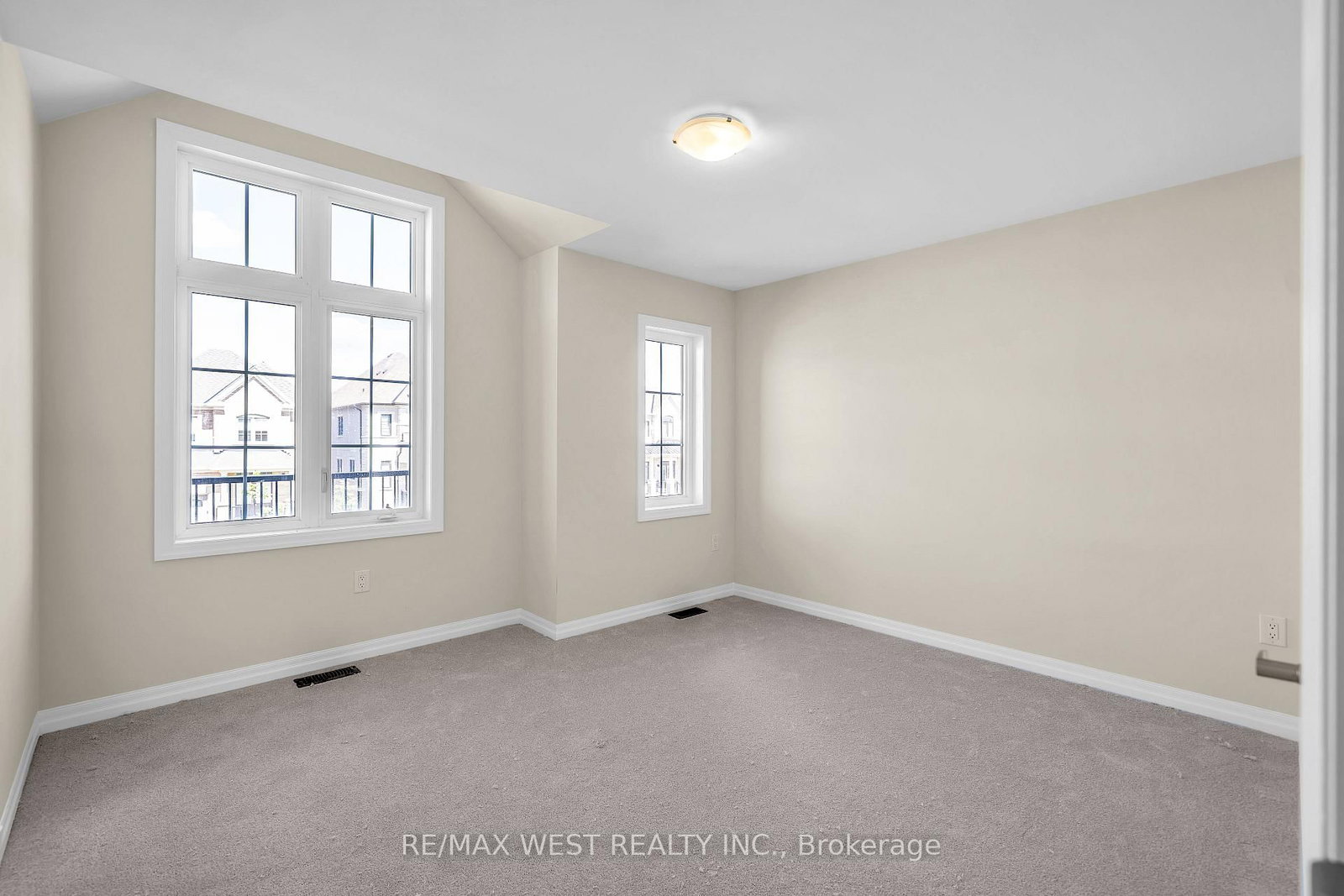 43 Ed Ewert Avenue • Clarington, ON photo 12