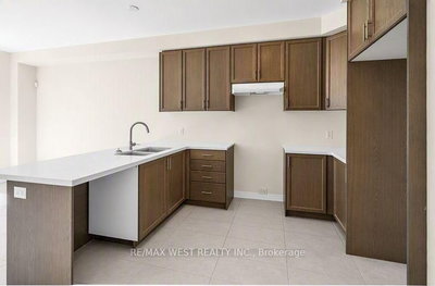 43 Ed Ewert Avenue • Clarington, ON photo 3