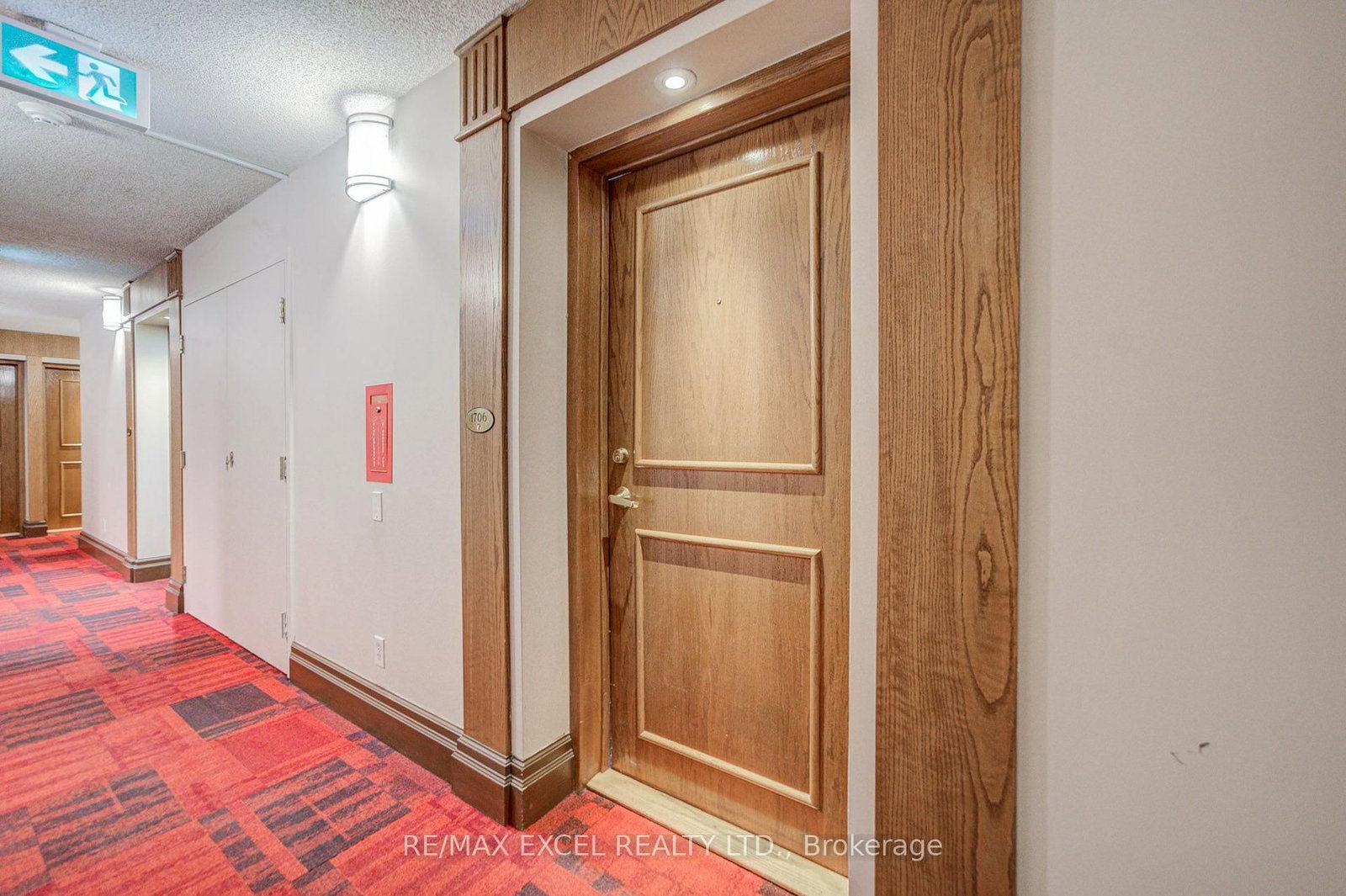 8 Lee Centre Drive • #1706 • Toronto, ON photo 3