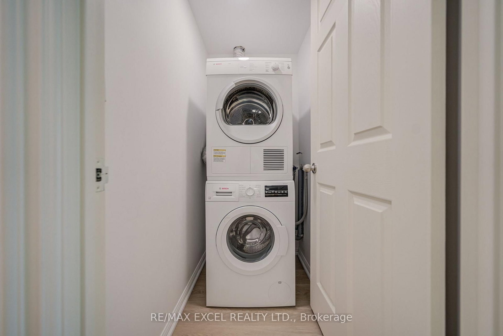8 Lee Centre Drive • #1706 • Toronto, ON photo 39