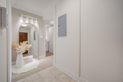 8 Lee Centre Drive • #1706 • Toronto, ON photo 5