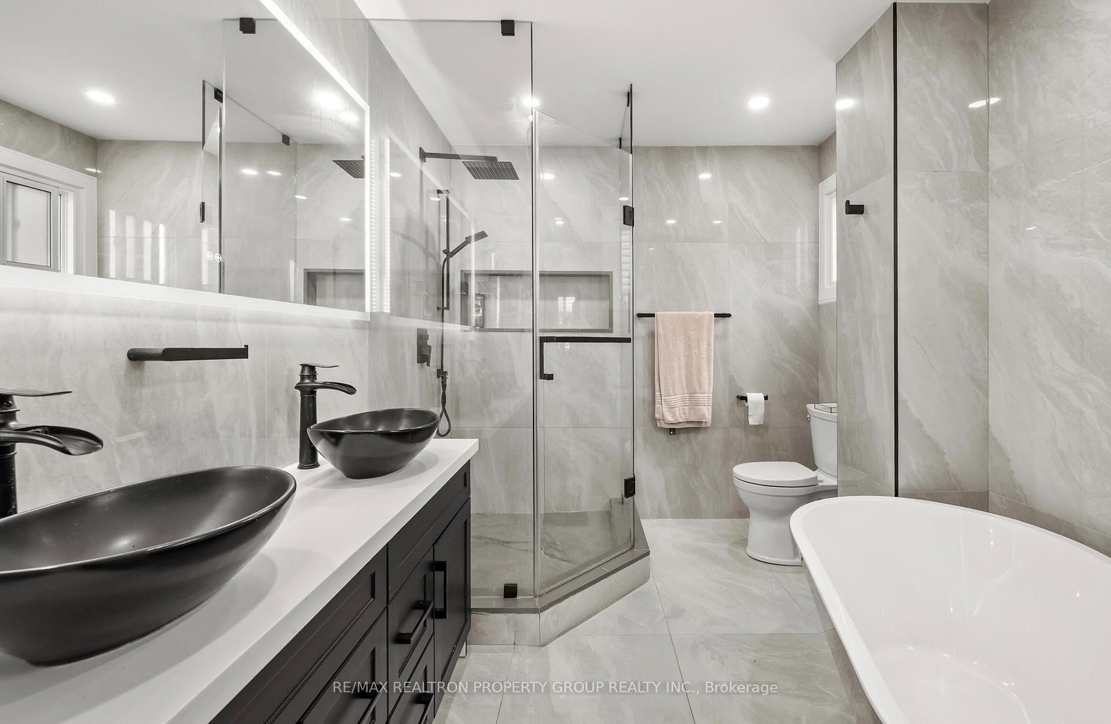 616 Flavelle Court • Pickering, ON photo 12