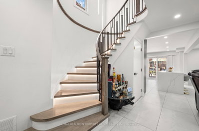 616 Flavelle Court • Pickering, ON photo 8