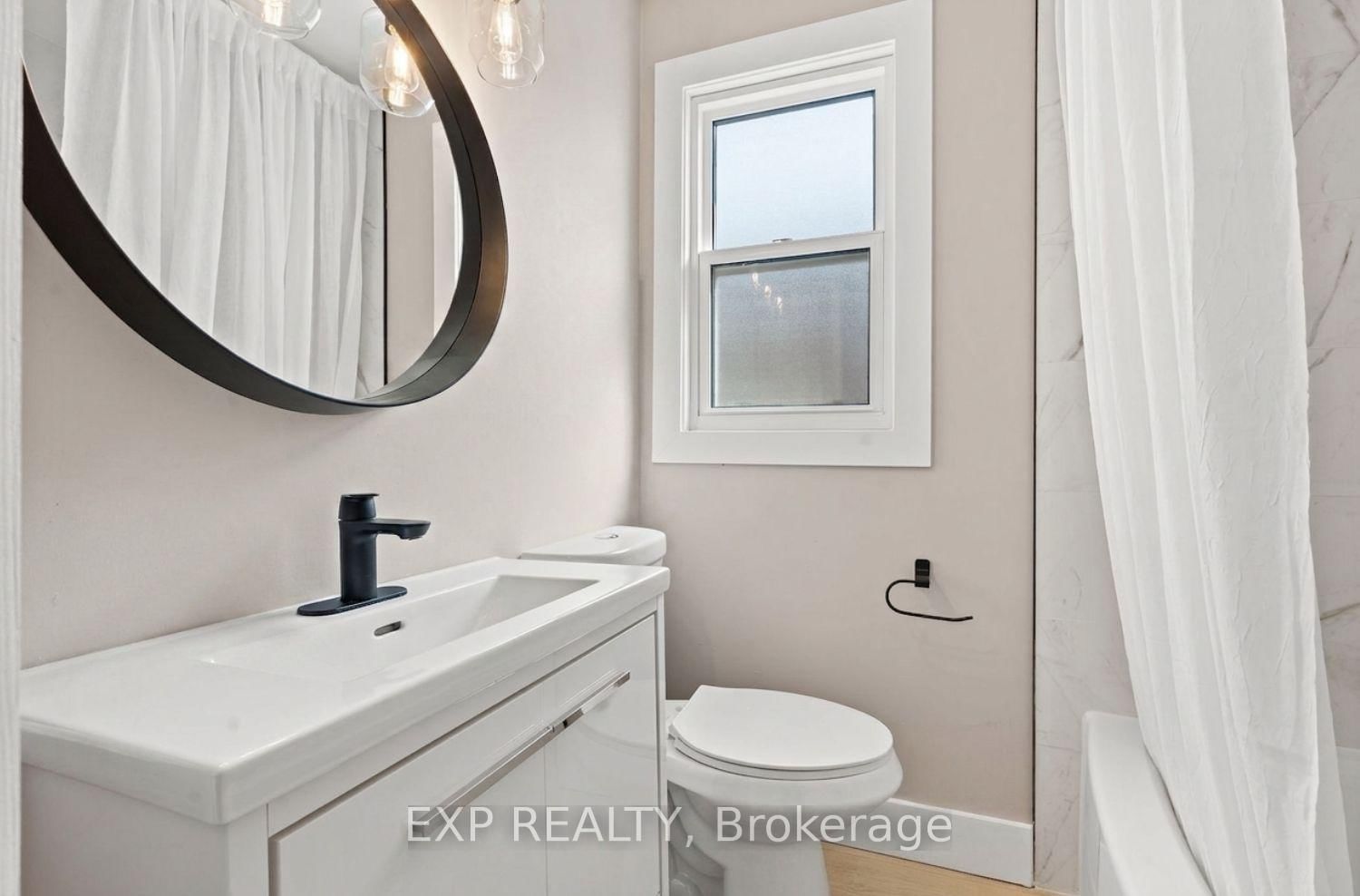 780 Oxford Street • Oshawa, ON photo 5