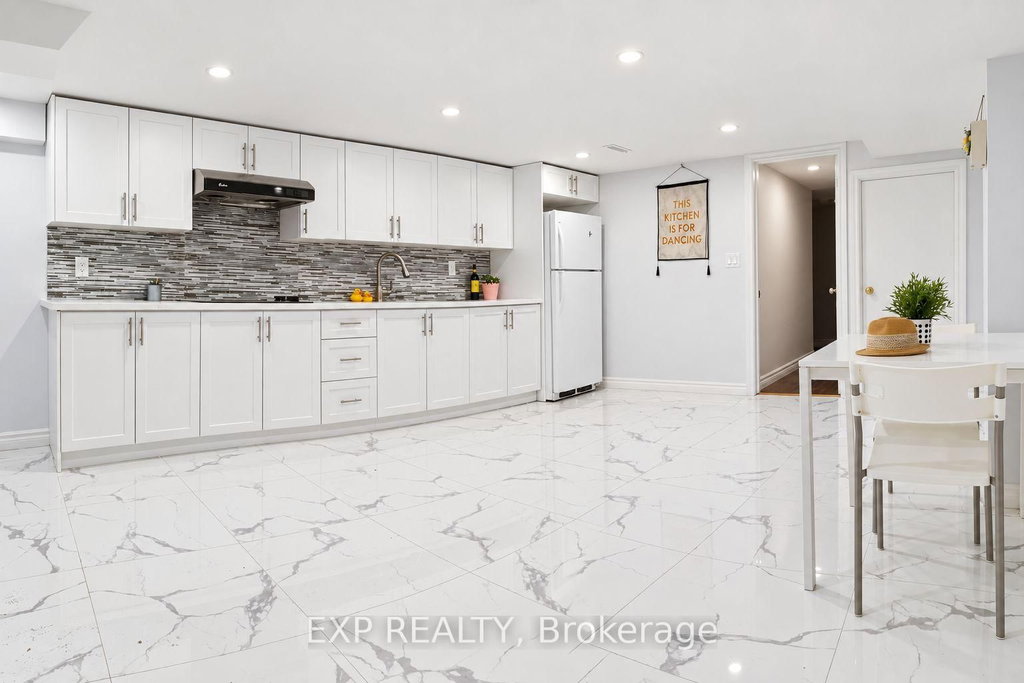 Bsmt - 236 Munro Street 4