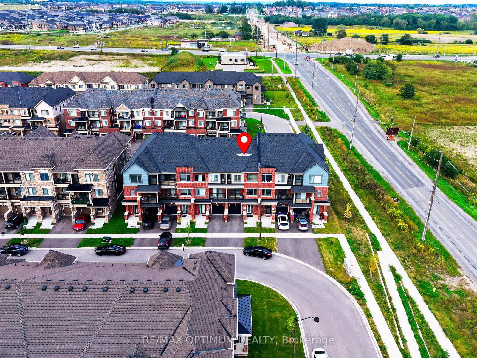2004 Cameron Lott Crescent • Oshawa, ON photo 2