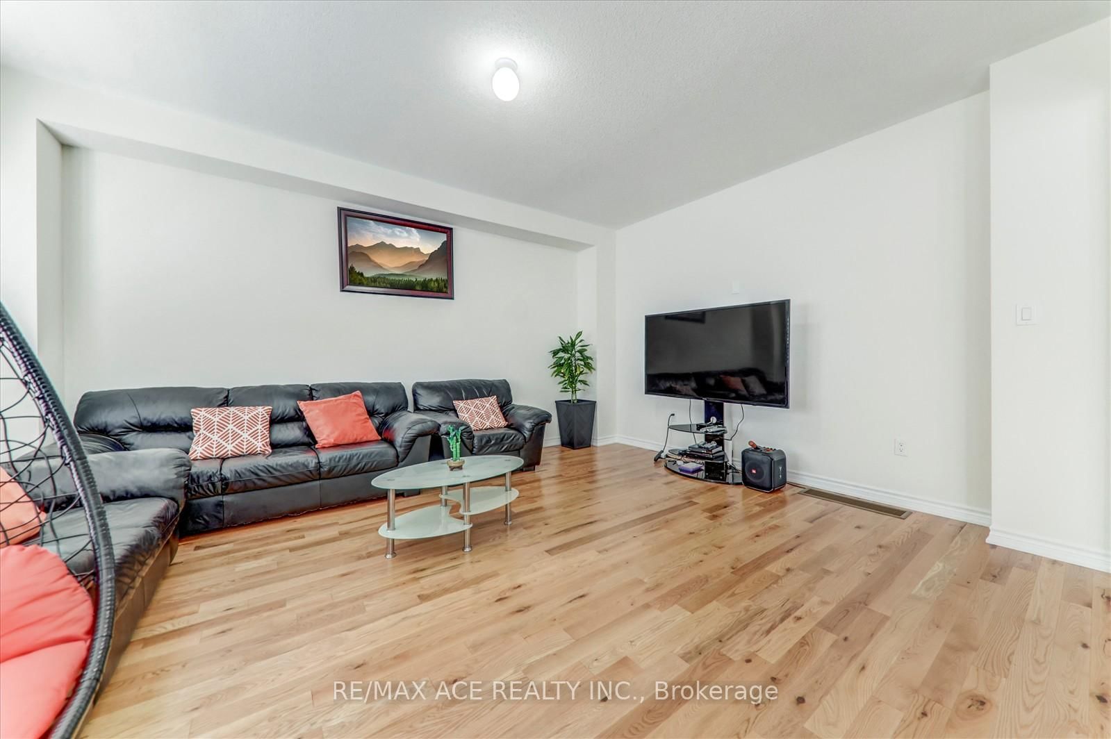 1152 Skyridge Boulevard • Pickering, ON photo 11