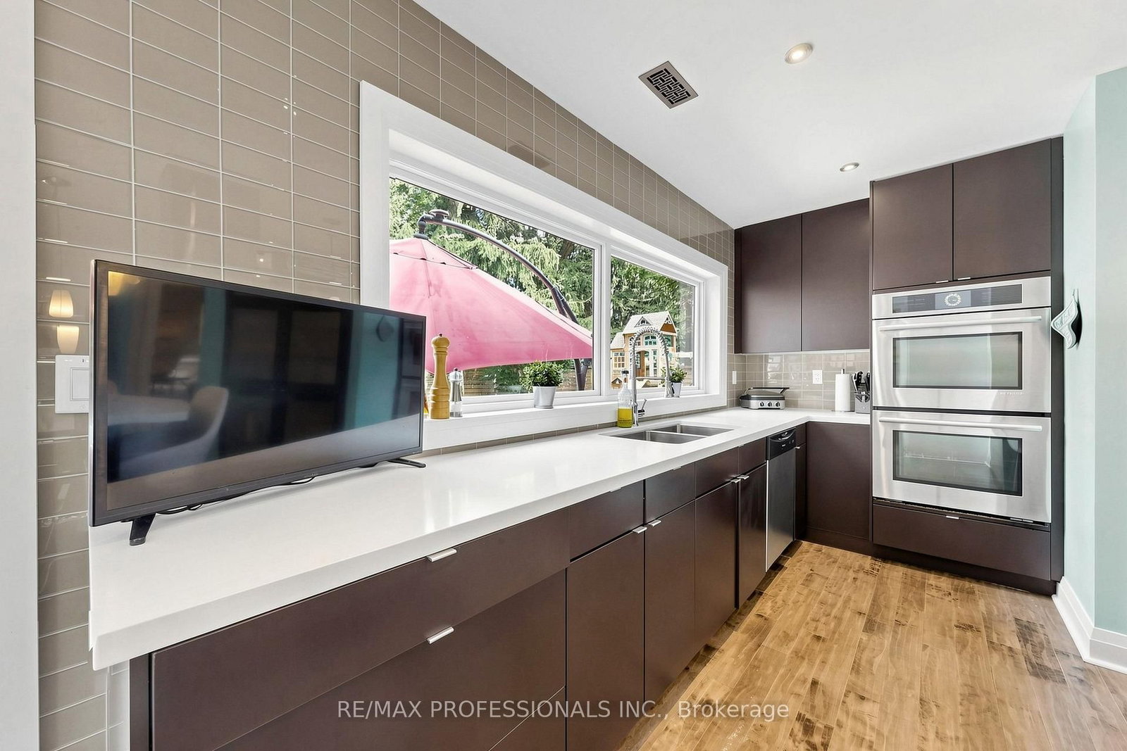 9 Annis Road • Toronto, ON photo 12