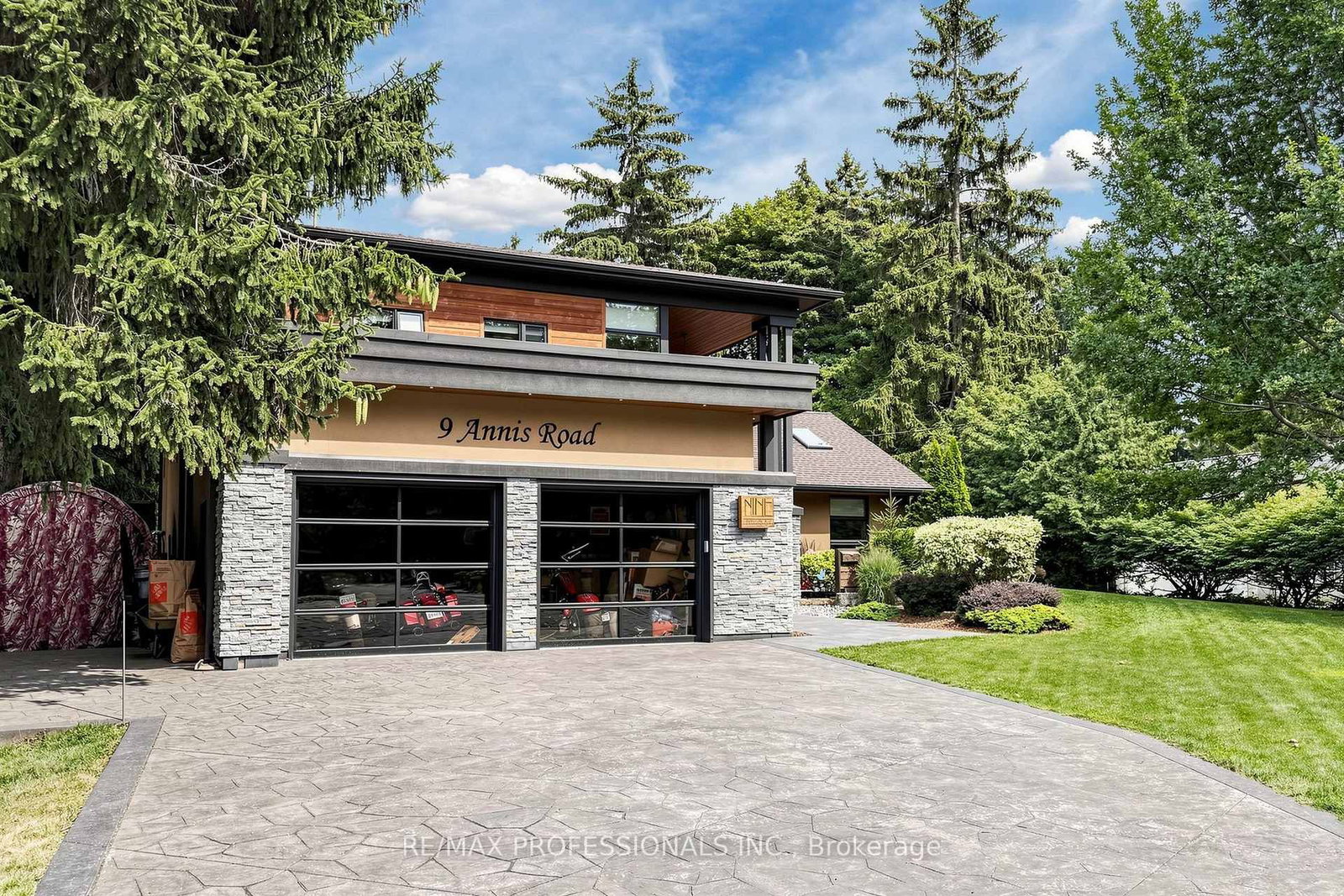 9 Annis Road • Toronto, ON photo 2