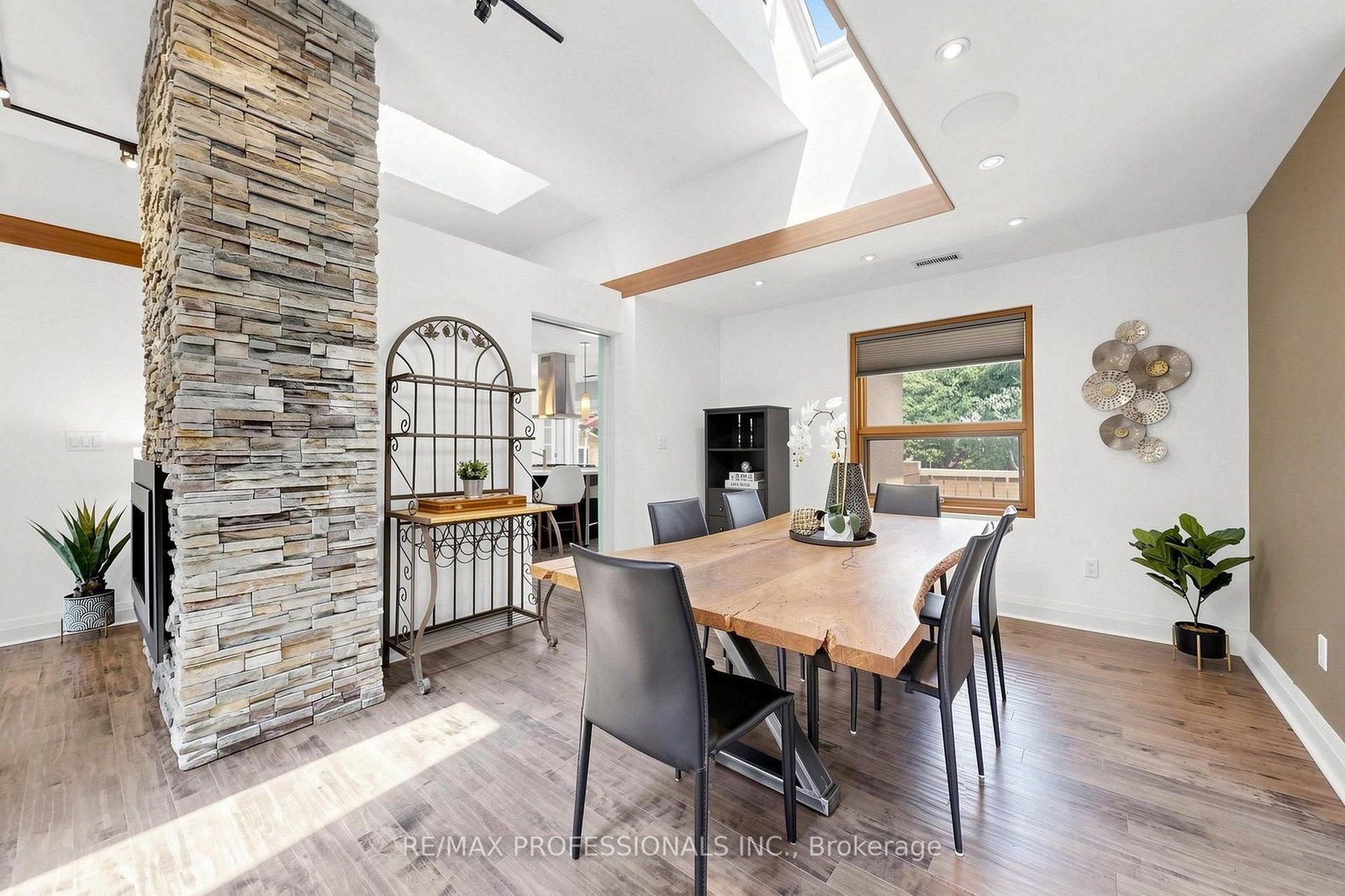 9 Annis Road • Toronto, ON photo 9
