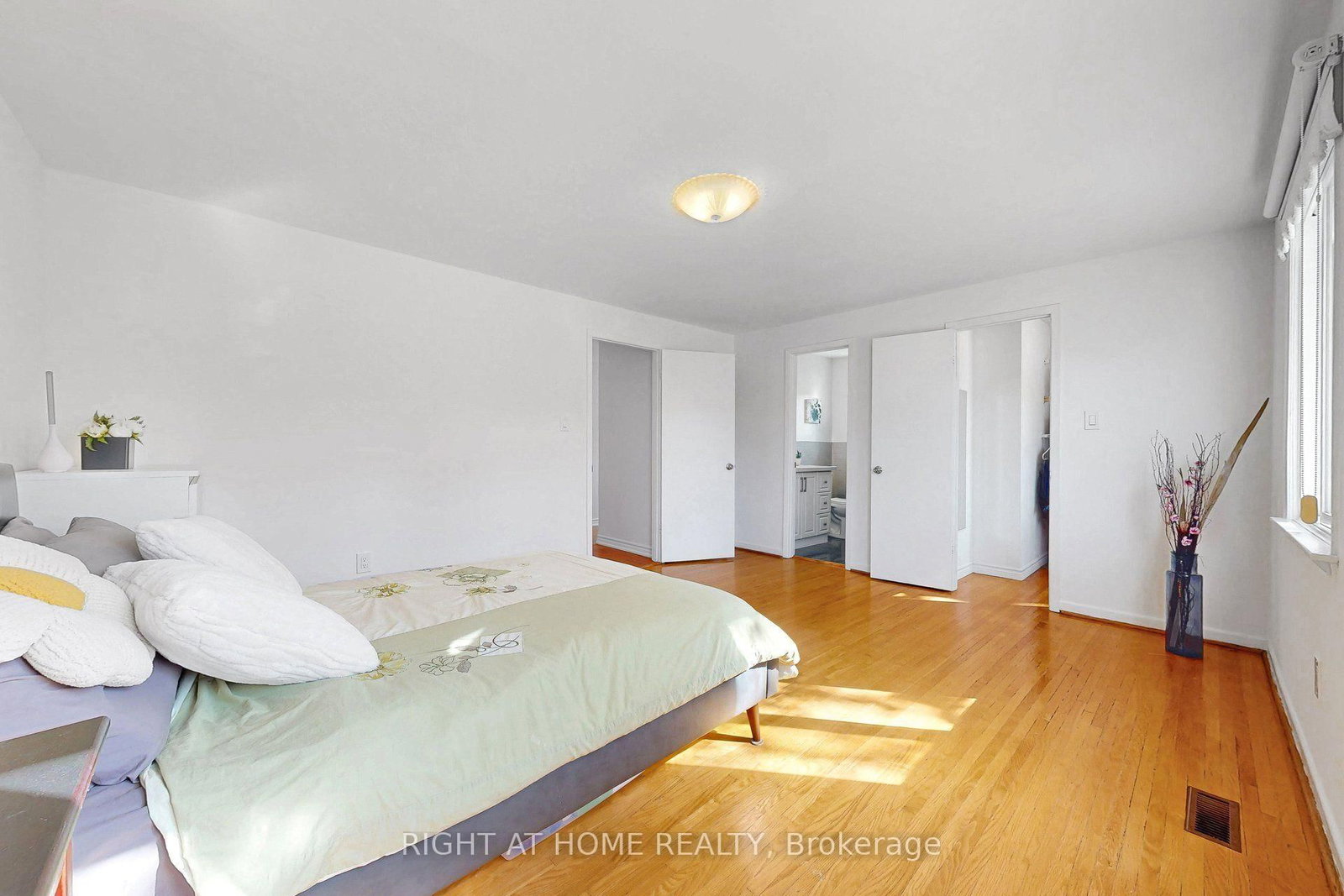 77 PEBBLEHILL Square • Toronto, ON photo 11