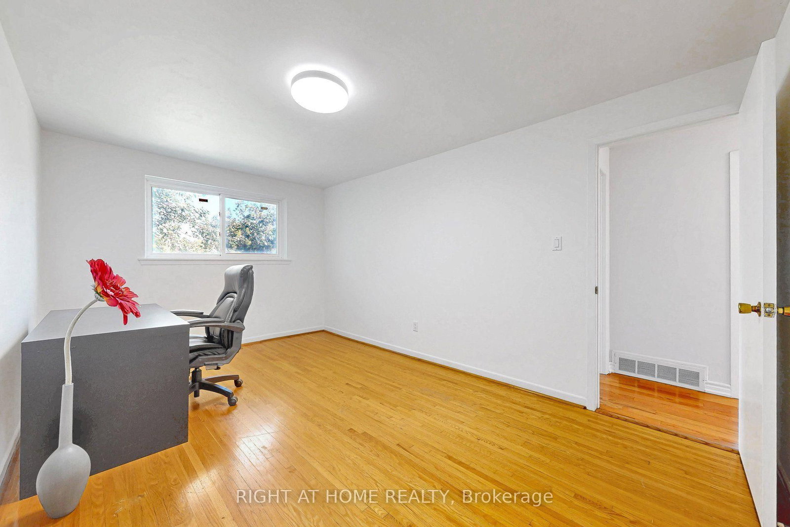 77 PEBBLEHILL Square • Toronto, ON photo 14