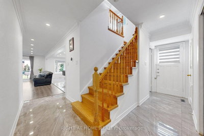 77 PEBBLEHILL Square • Toronto, ON photo 2