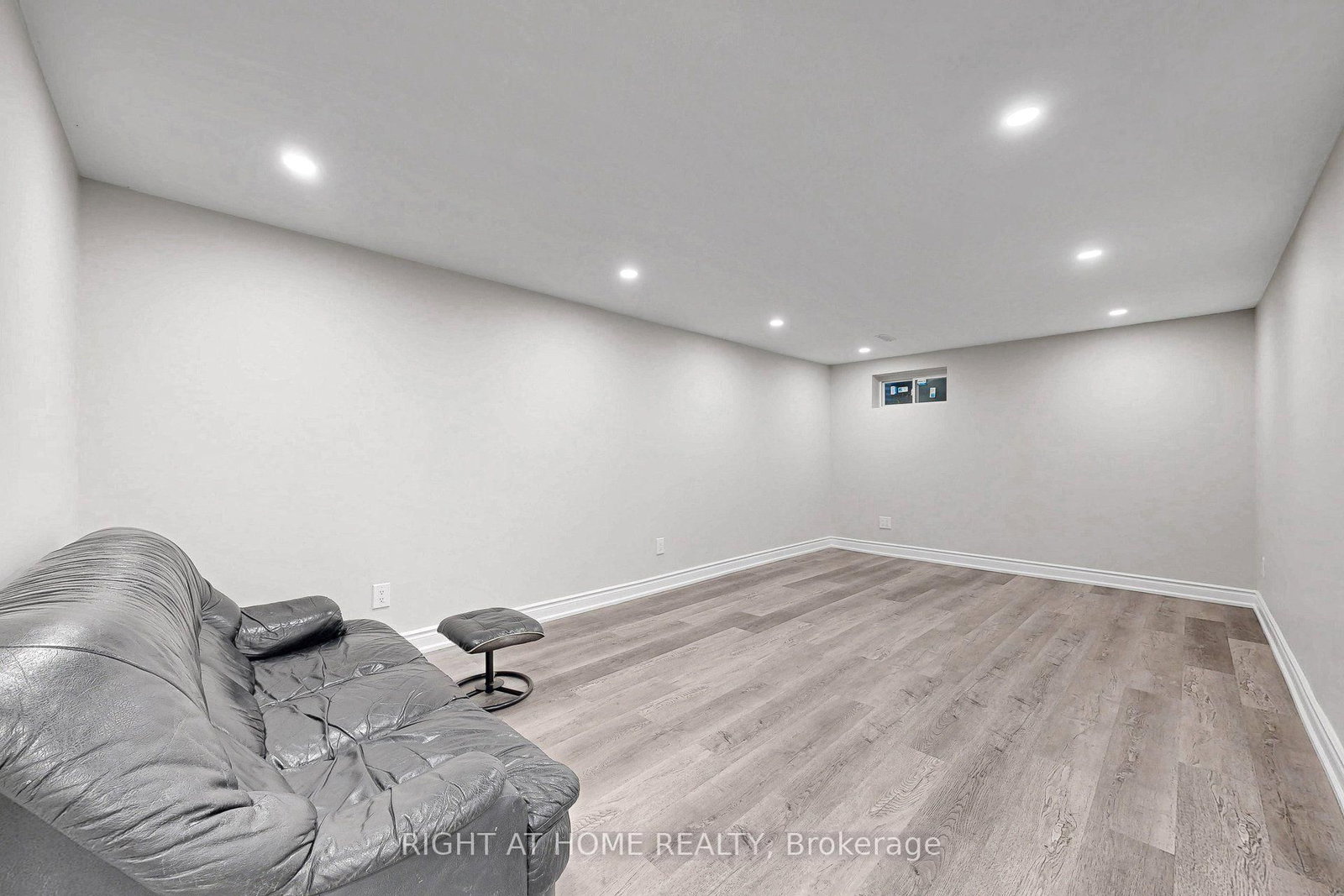 77 PEBBLEHILL Square • Toronto, ON photo 20