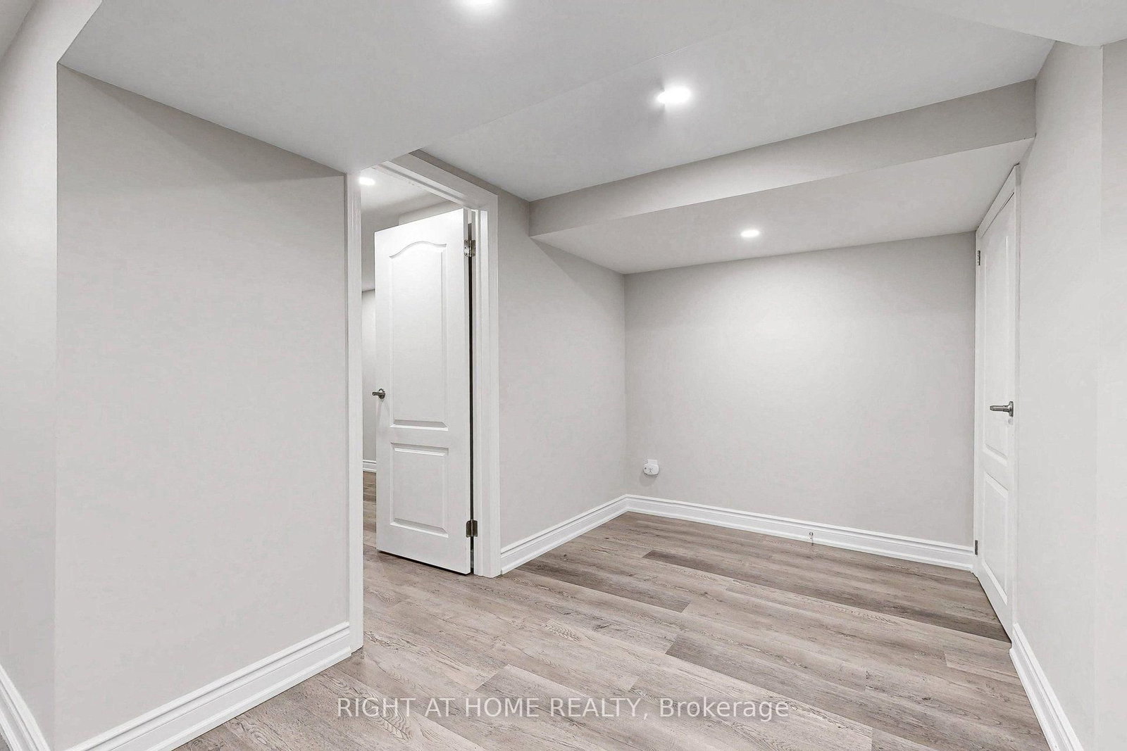 77 PEBBLEHILL Square • Toronto, ON photo 21