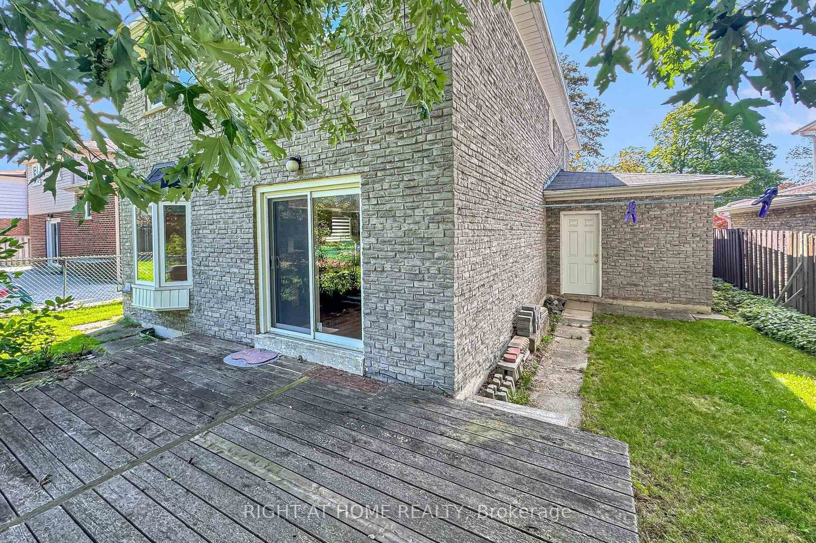 77 PEBBLEHILL Square • Toronto, ON photo 25