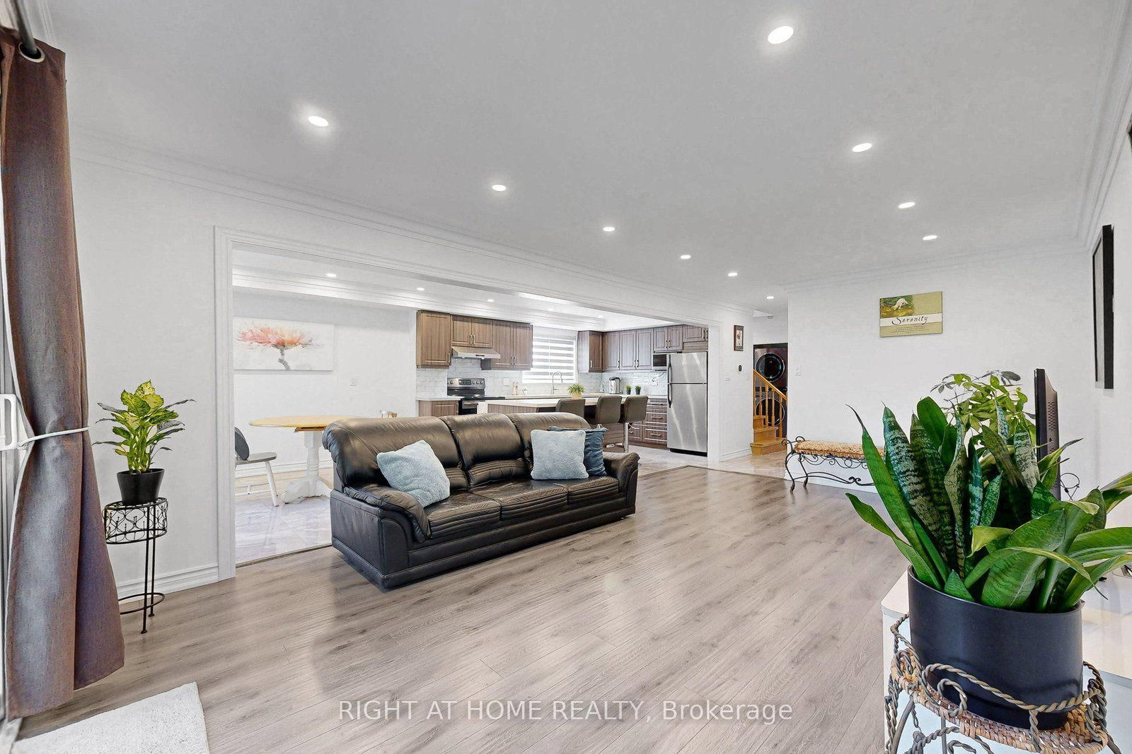 77 PEBBLEHILL Square • Toronto, ON photo 5