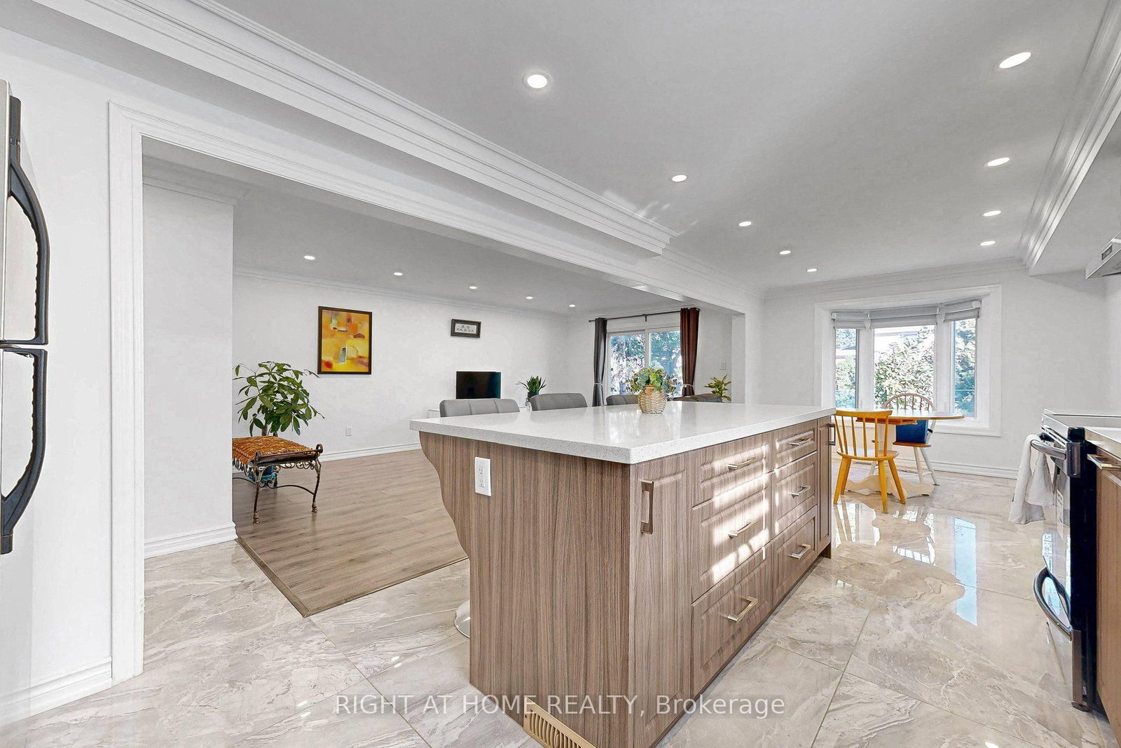 77 PEBBLEHILL Square • Toronto, ON photo 6