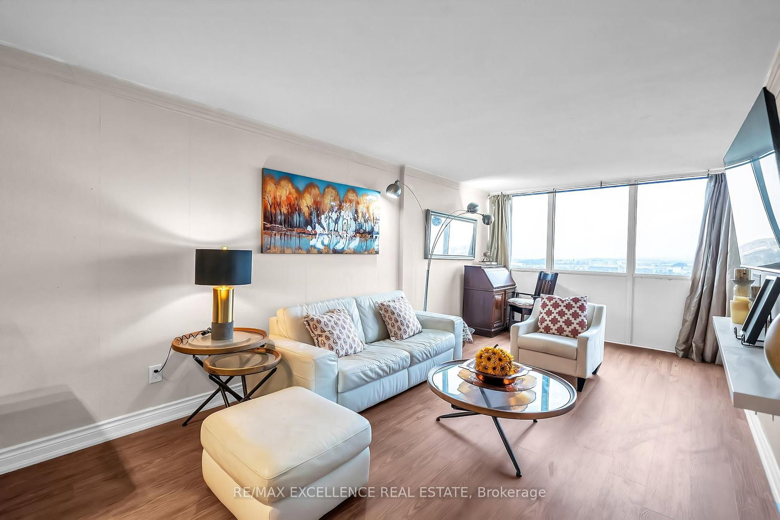 44 Falby Court • #1402 • Ajax, ON photo 3