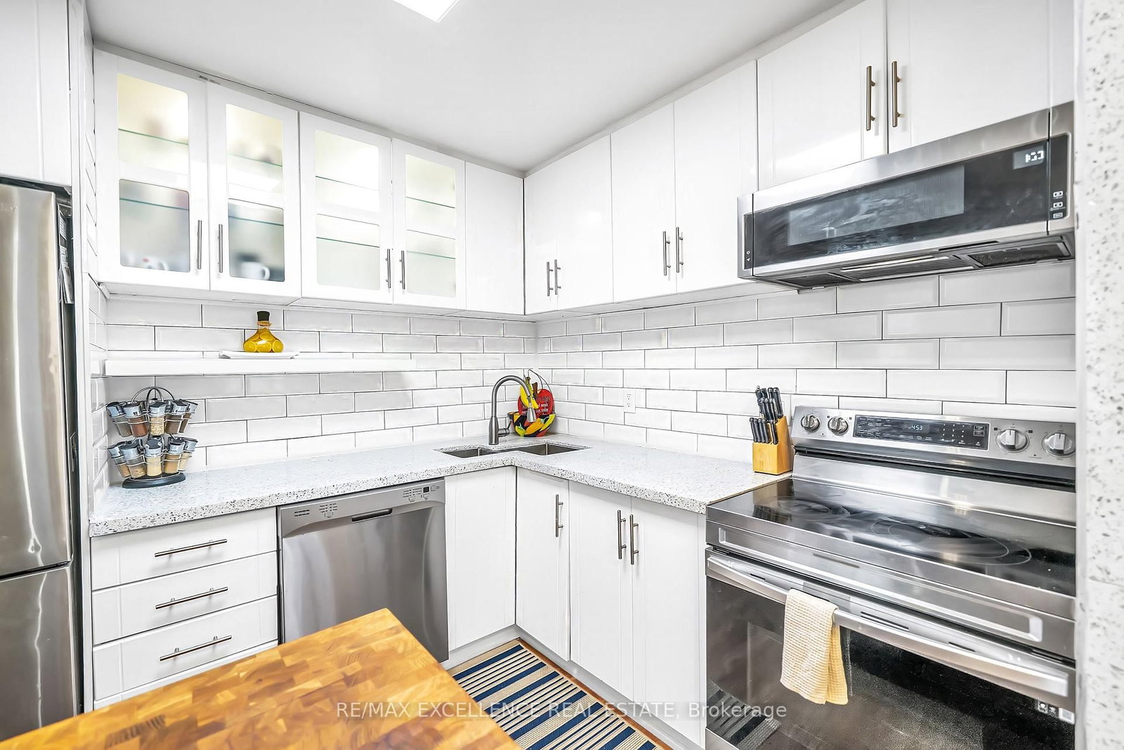 44 Falby Court • #1402 • Ajax, ON photo 5