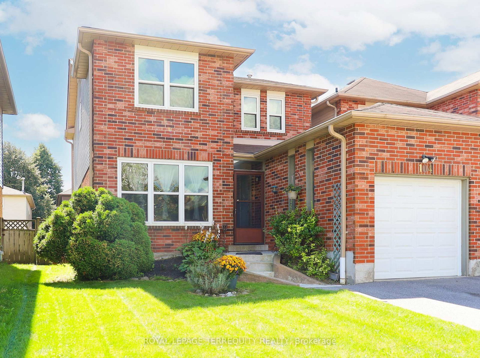 104 Gates Crescent • Ajax, ON photo 1