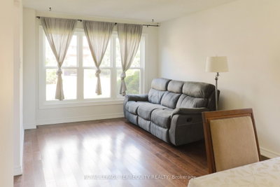 104 Gates Crescent • Ajax, ON photo 2